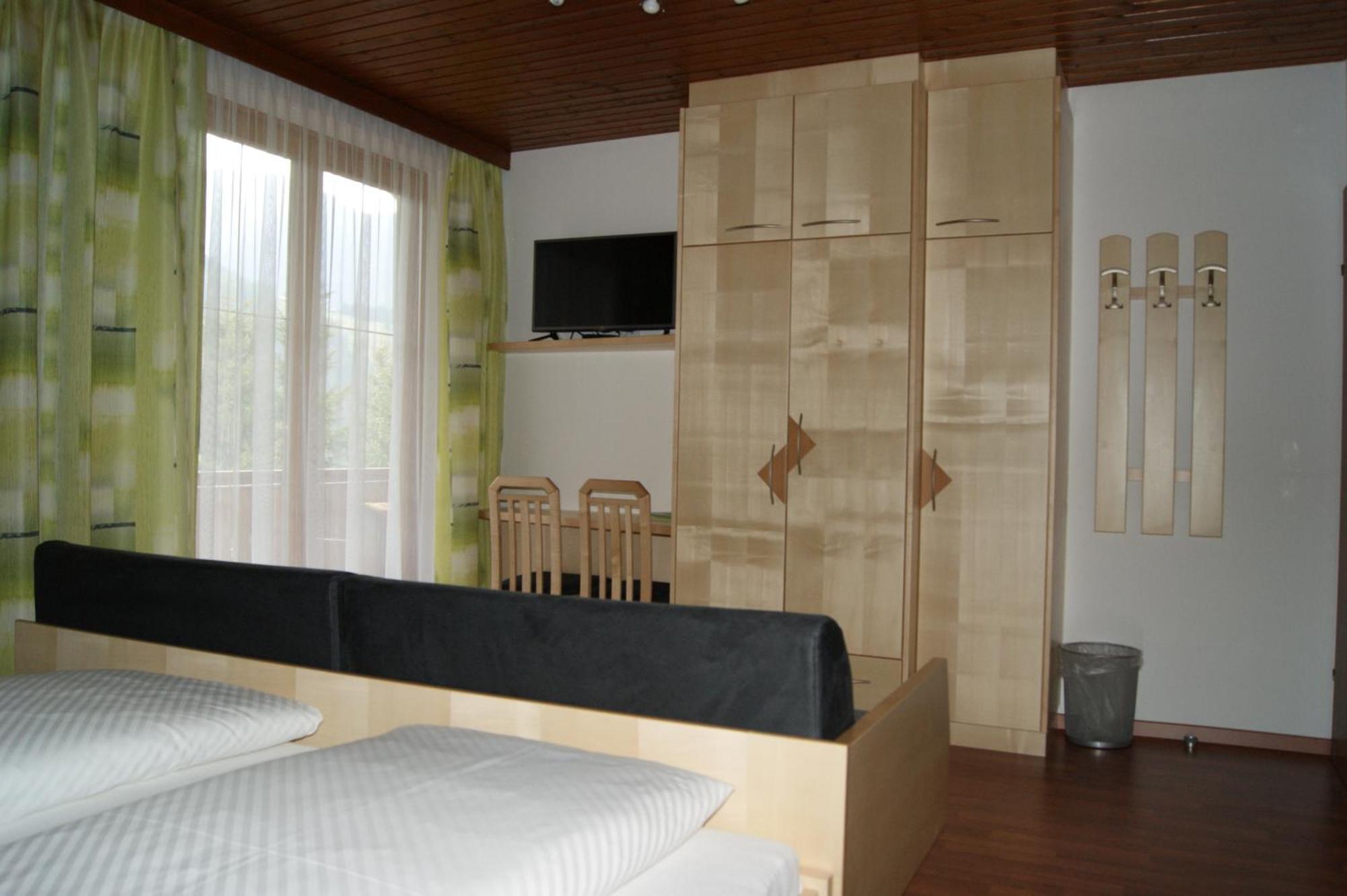Liesing Hotel Garni Haus Anita מראה חיצוני תמונה
