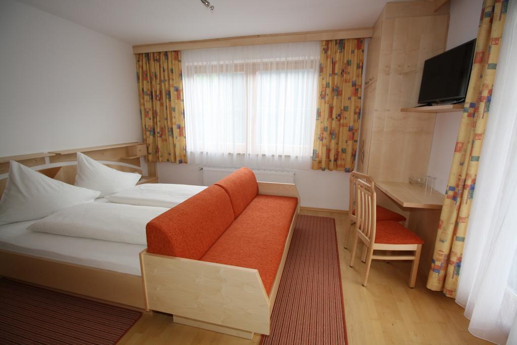 Liesing Hotel Garni Haus Anita מראה חיצוני תמונה