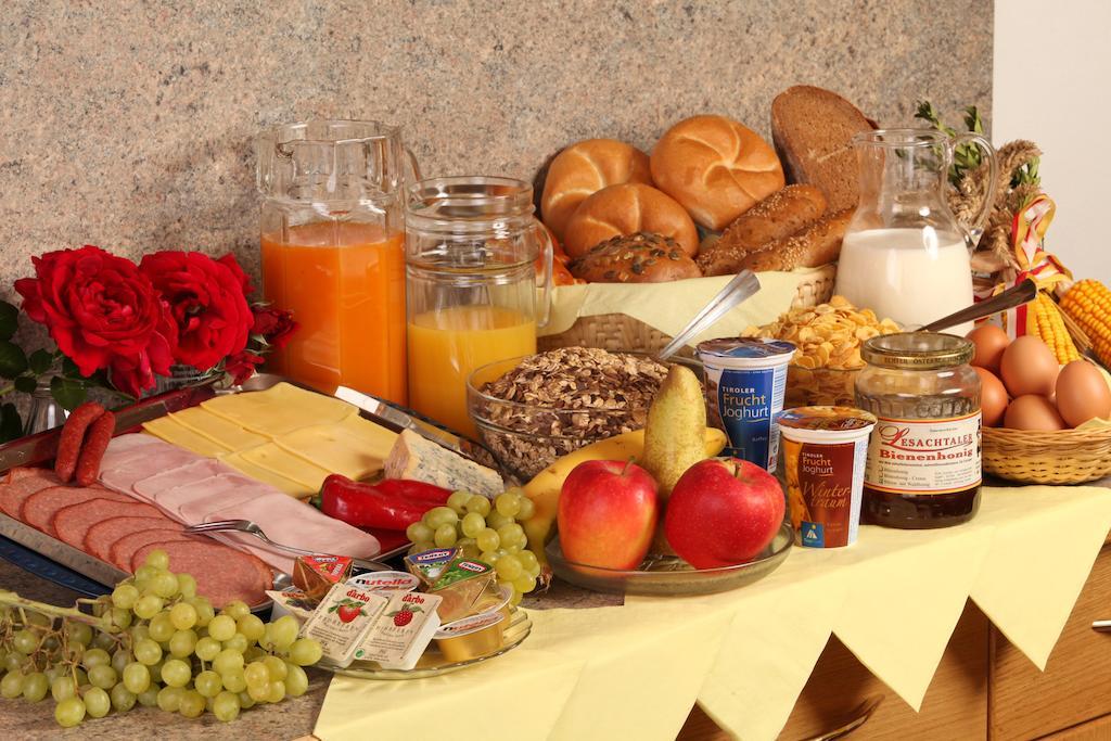 Liesing Hotel Garni Haus Anita מראה חיצוני תמונה